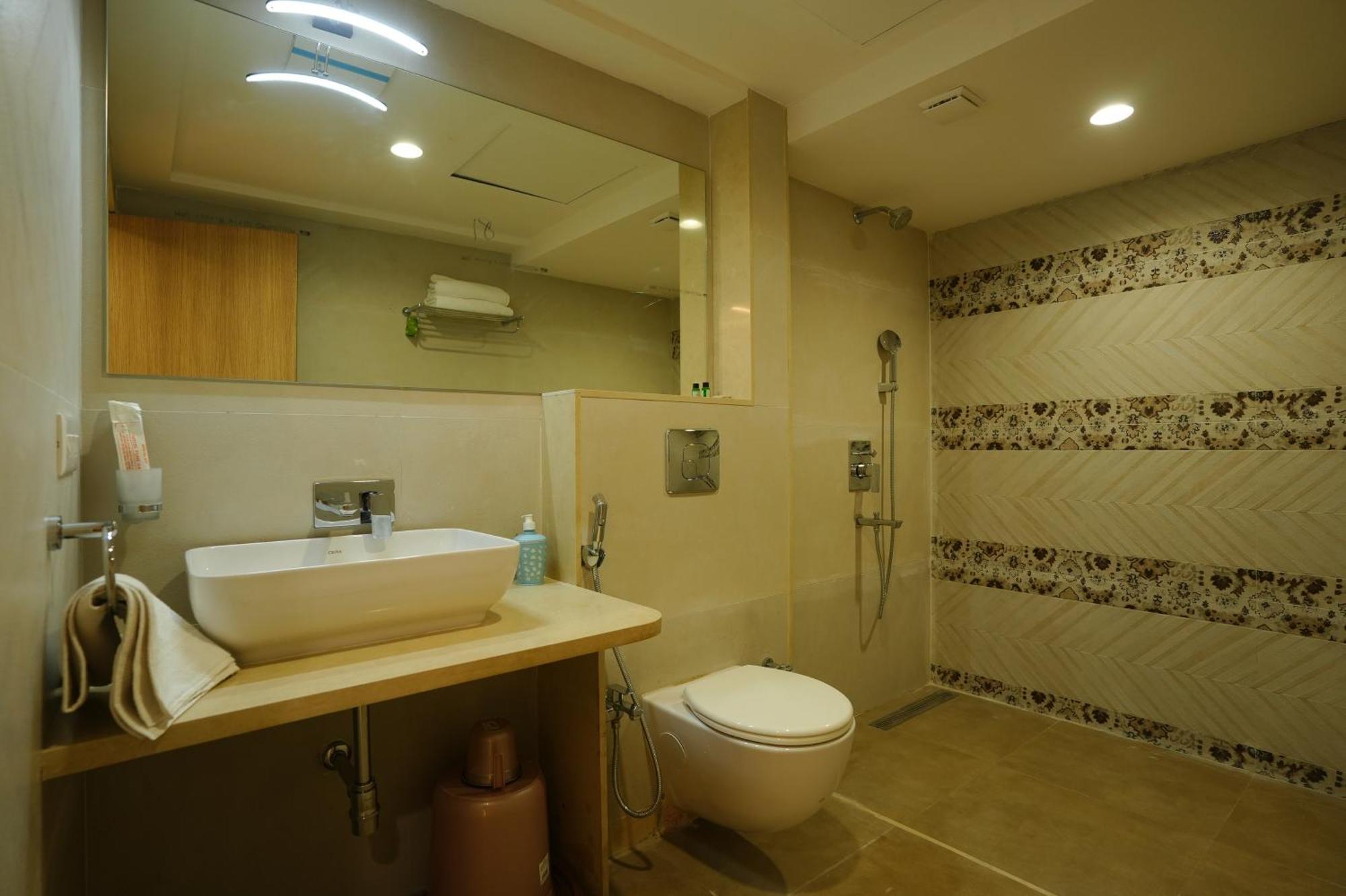 Hotel 6 Seasons, Koregoan Park, Pune Luaran gambar
