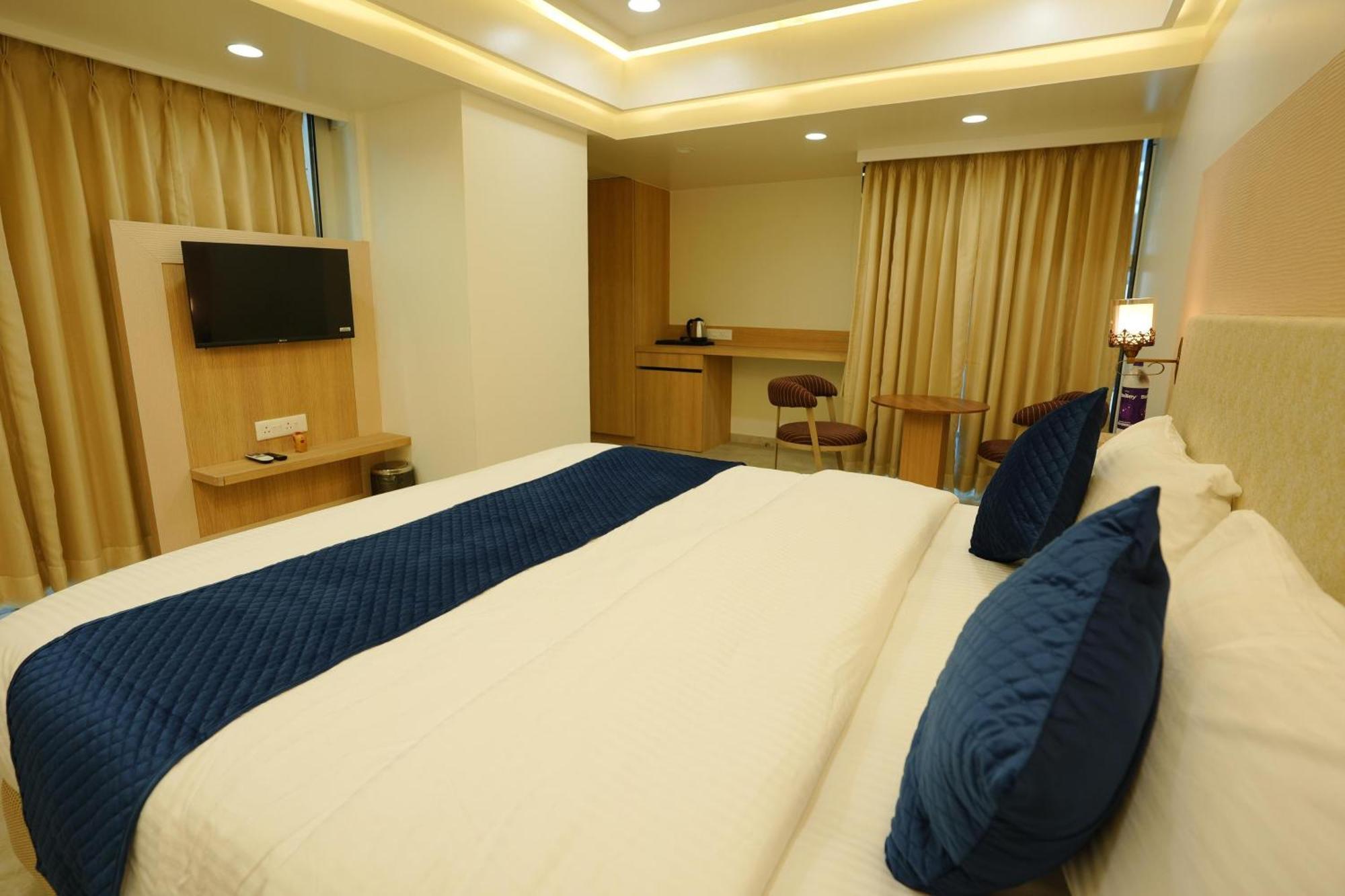 Hotel 6 Seasons, Koregoan Park, Pune Luaran gambar