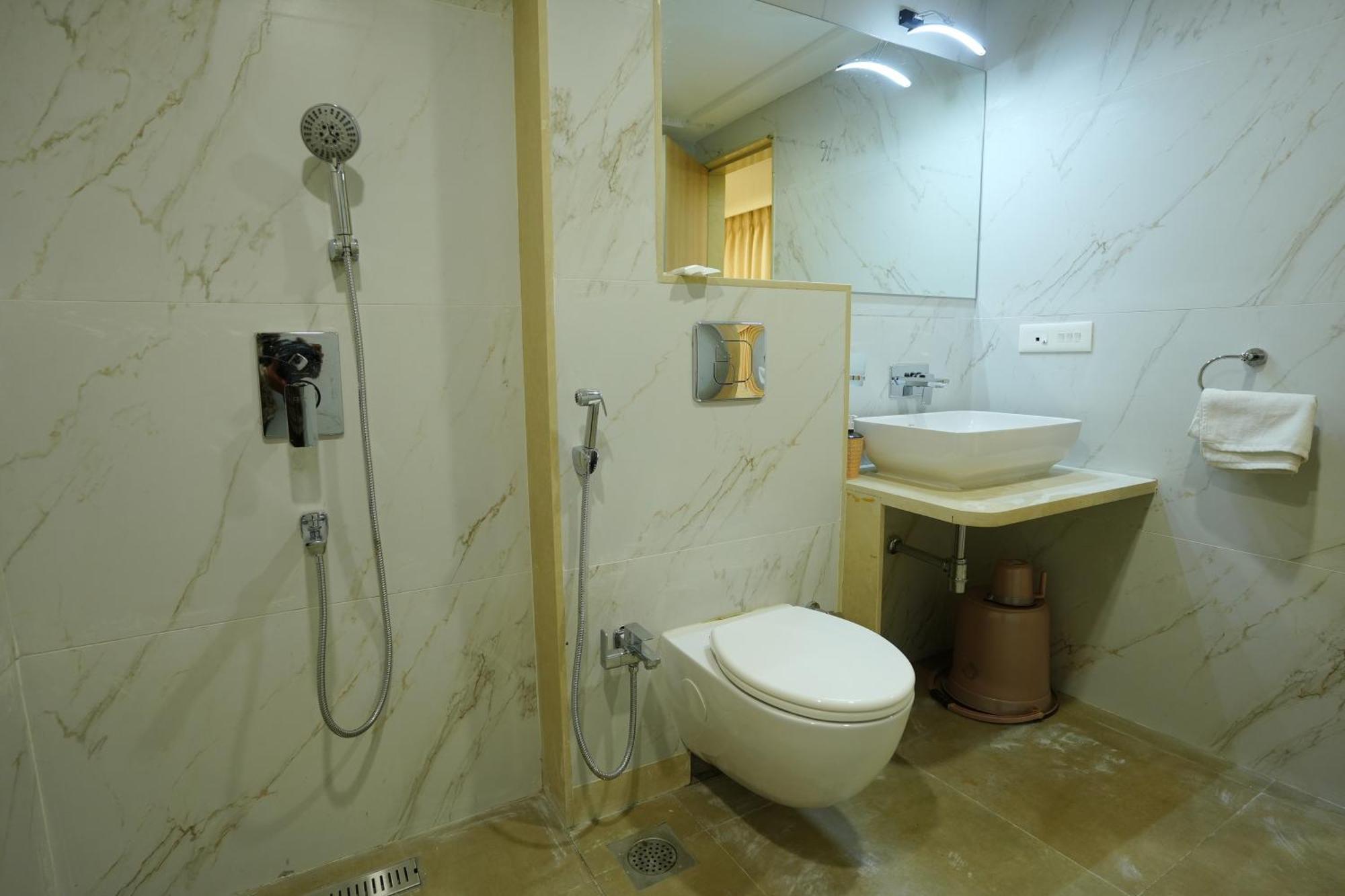 Hotel 6 Seasons, Koregoan Park, Pune Luaran gambar