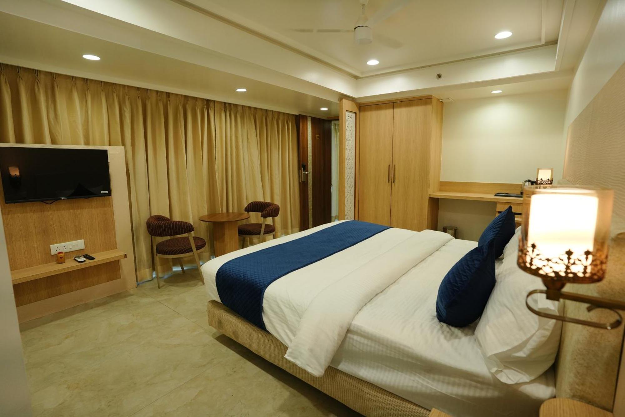 Hotel 6 Seasons, Koregoan Park, Pune Luaran gambar
