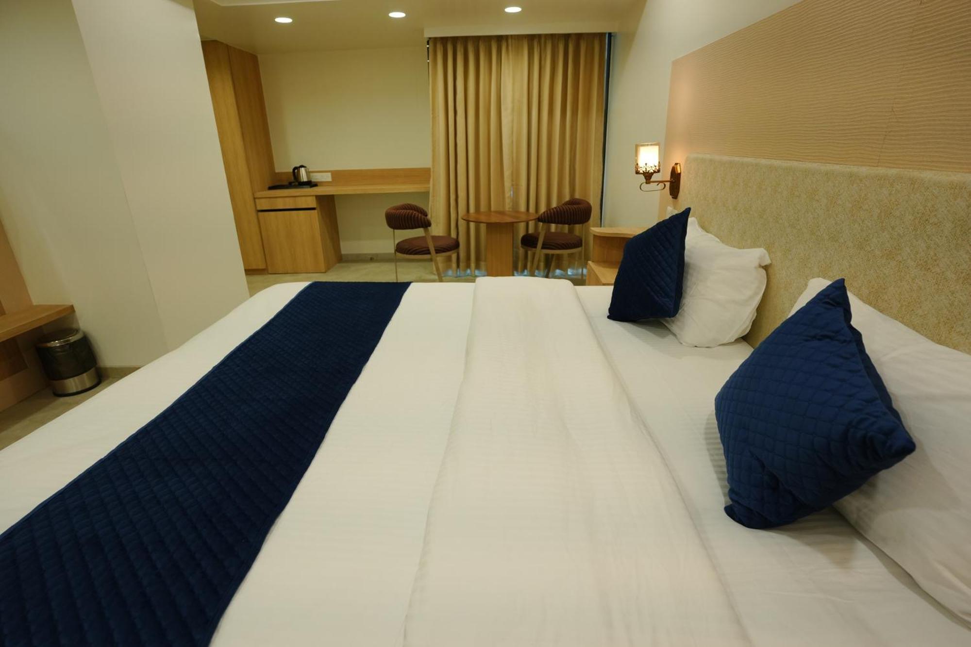 Hotel 6 Seasons, Koregoan Park, Pune Luaran gambar