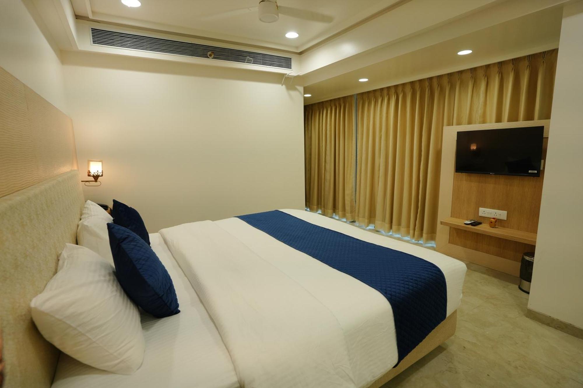 Hotel 6 Seasons, Koregoan Park, Pune Luaran gambar