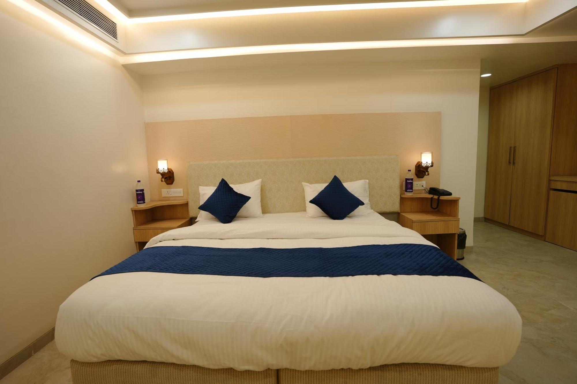 Hotel 6 Seasons, Koregoan Park, Pune Luaran gambar