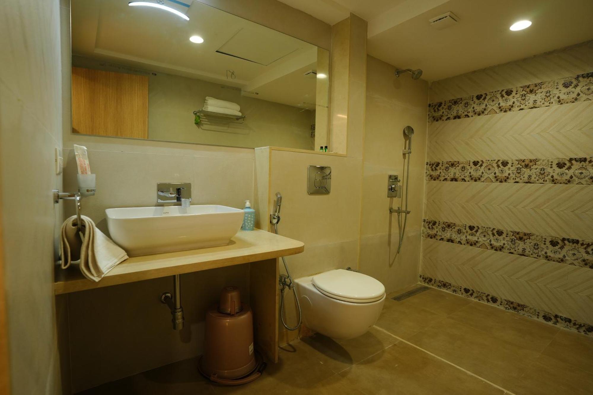 Hotel 6 Seasons, Koregoan Park, Pune Luaran gambar