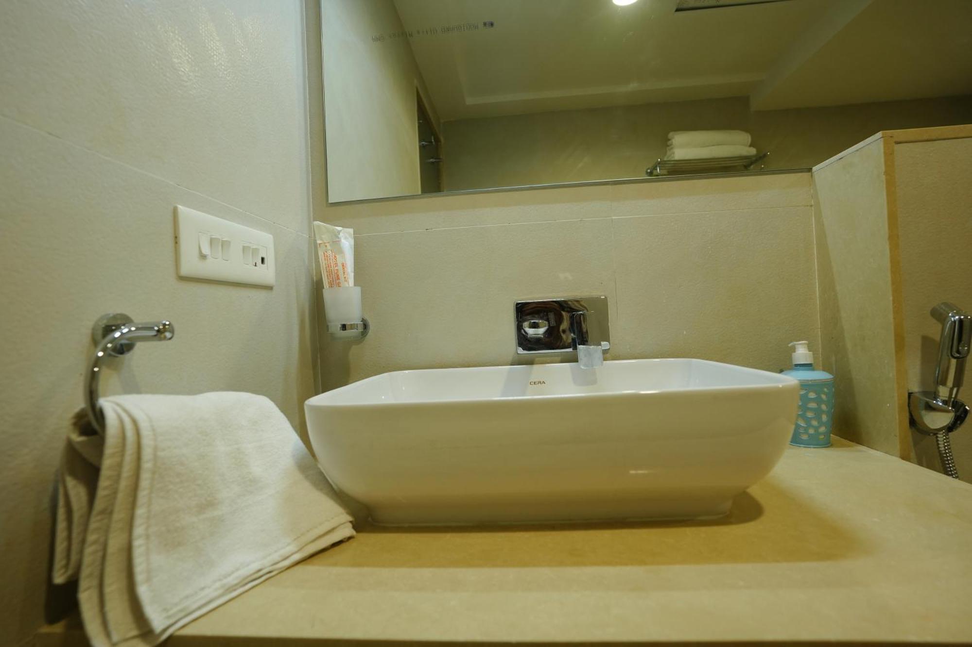 Hotel 6 Seasons, Koregoan Park, Pune Luaran gambar