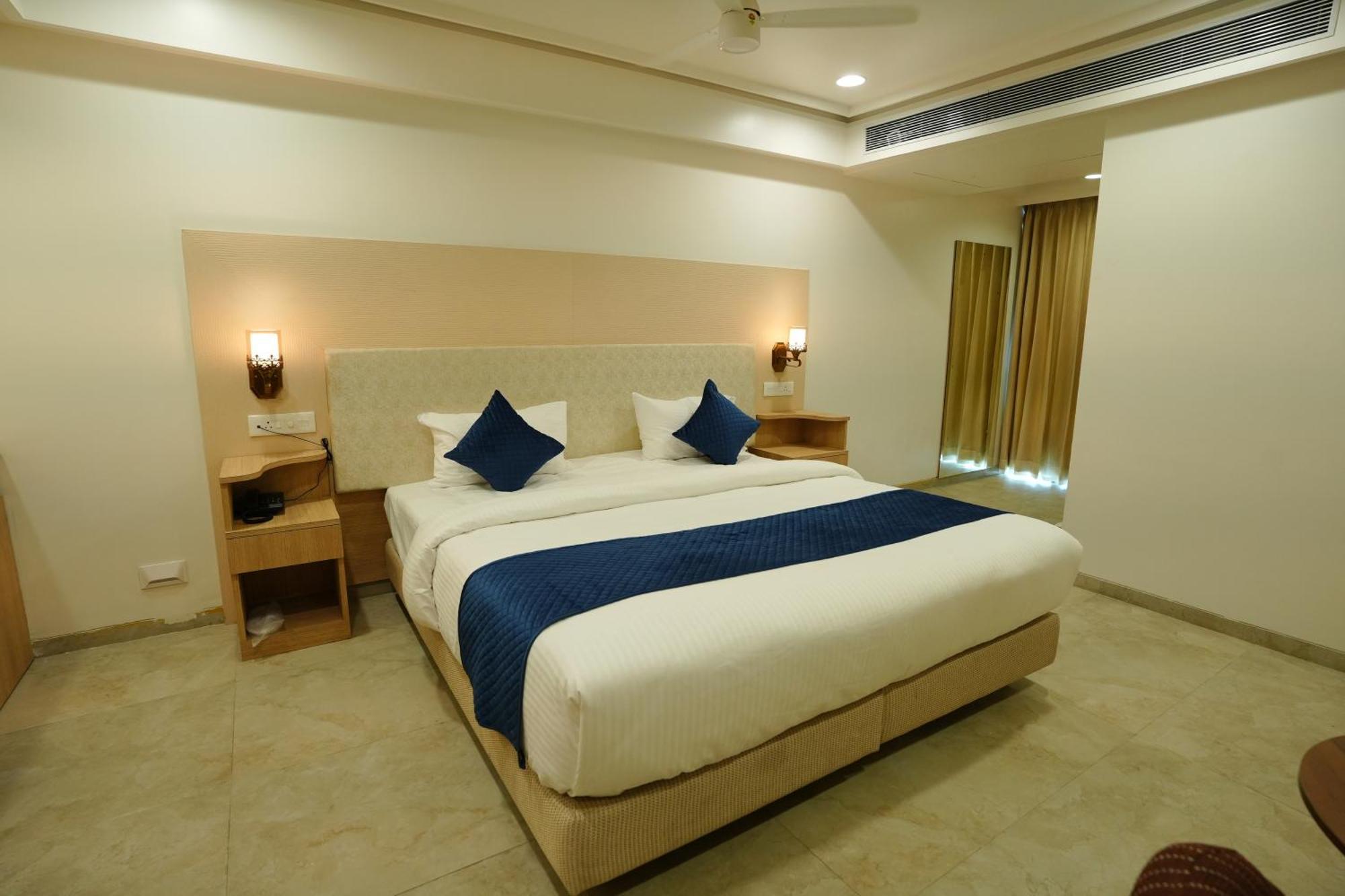 Hotel 6 Seasons, Koregoan Park, Pune Luaran gambar