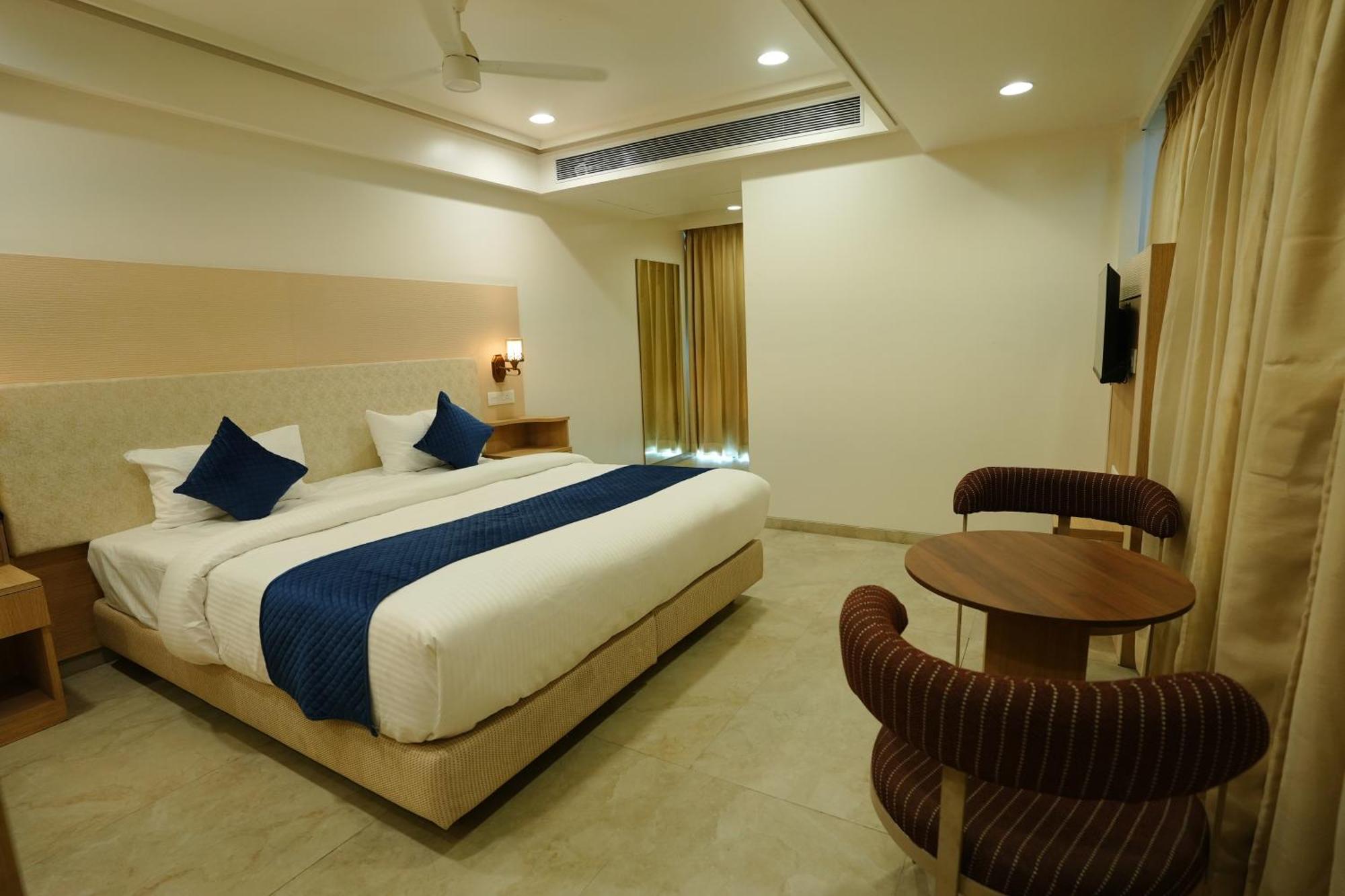 Hotel 6 Seasons, Koregoan Park, Pune Luaran gambar