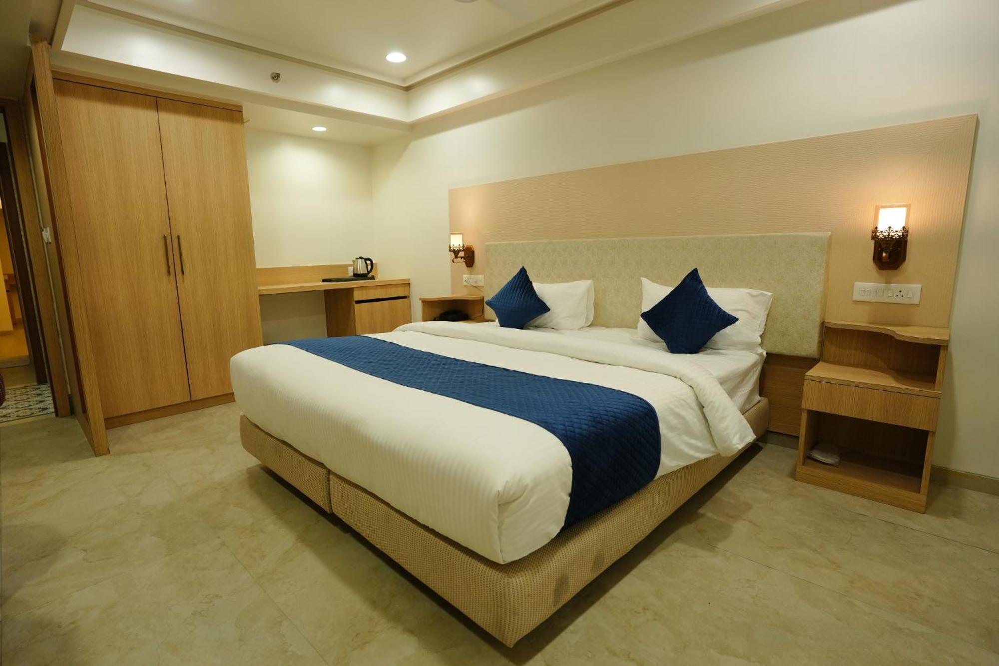 Hotel 6 Seasons, Koregoan Park, Pune Luaran gambar