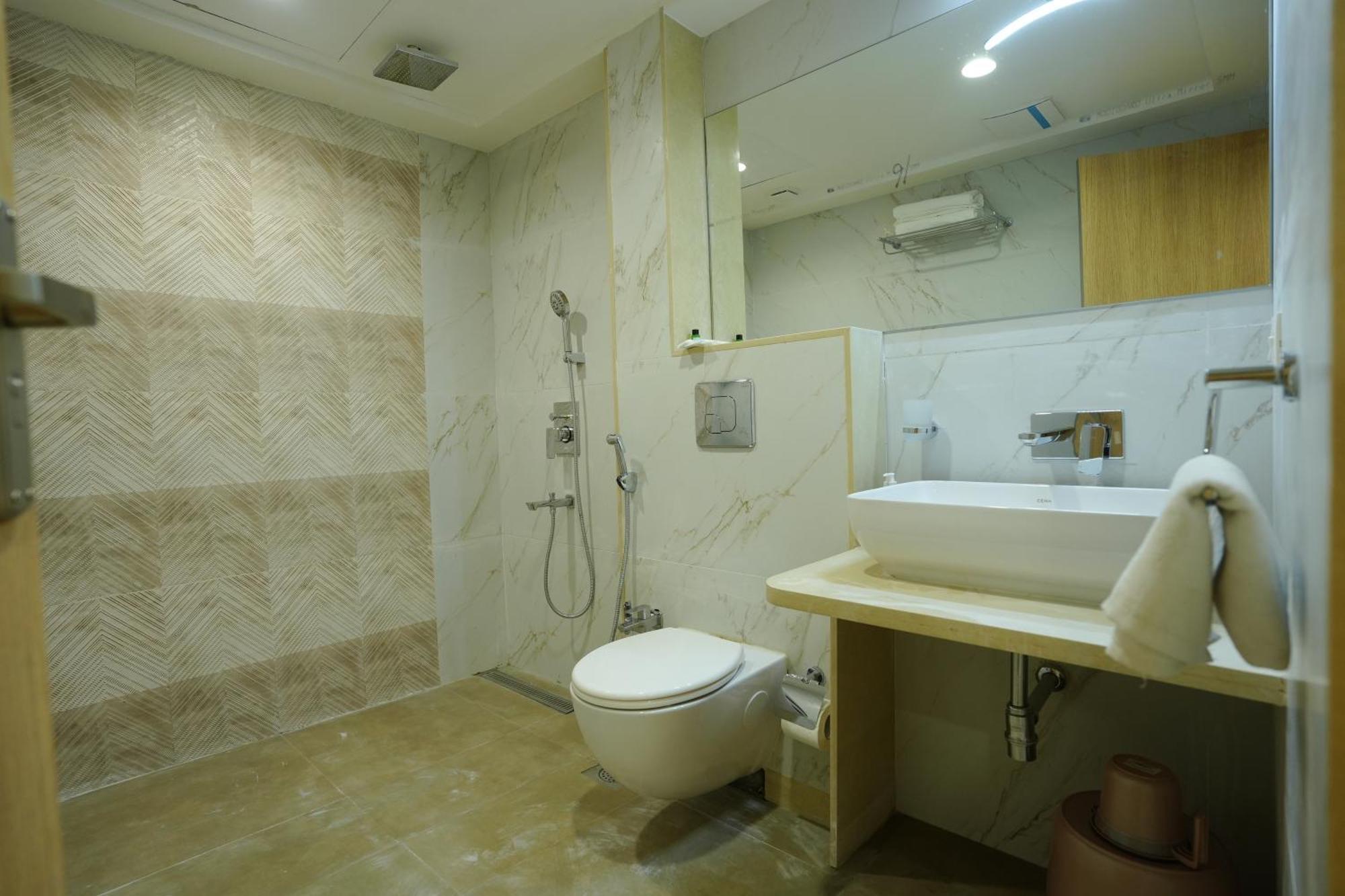 Hotel 6 Seasons, Koregoan Park, Pune Luaran gambar