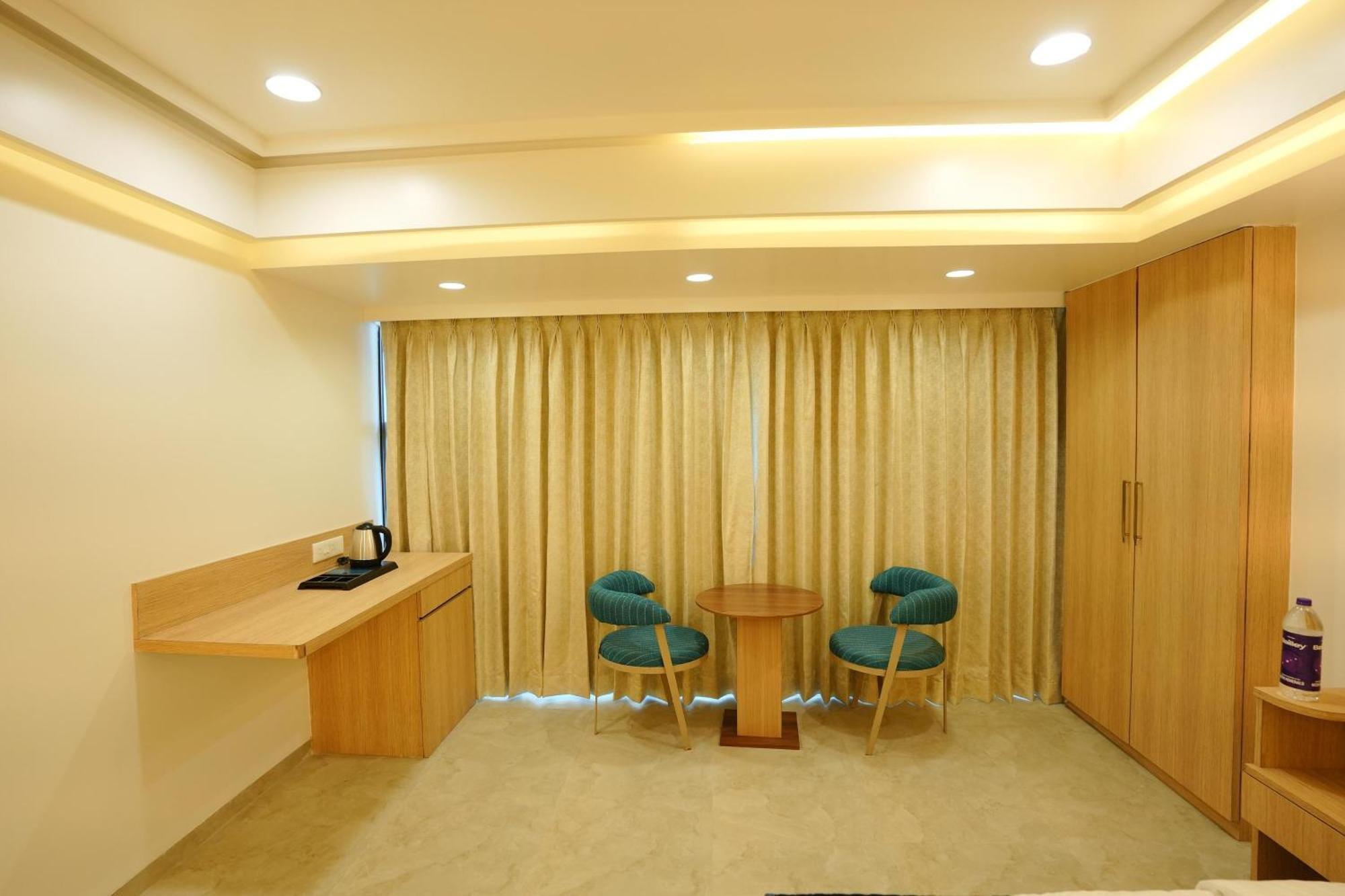 Hotel 6 Seasons, Koregoan Park, Pune Luaran gambar