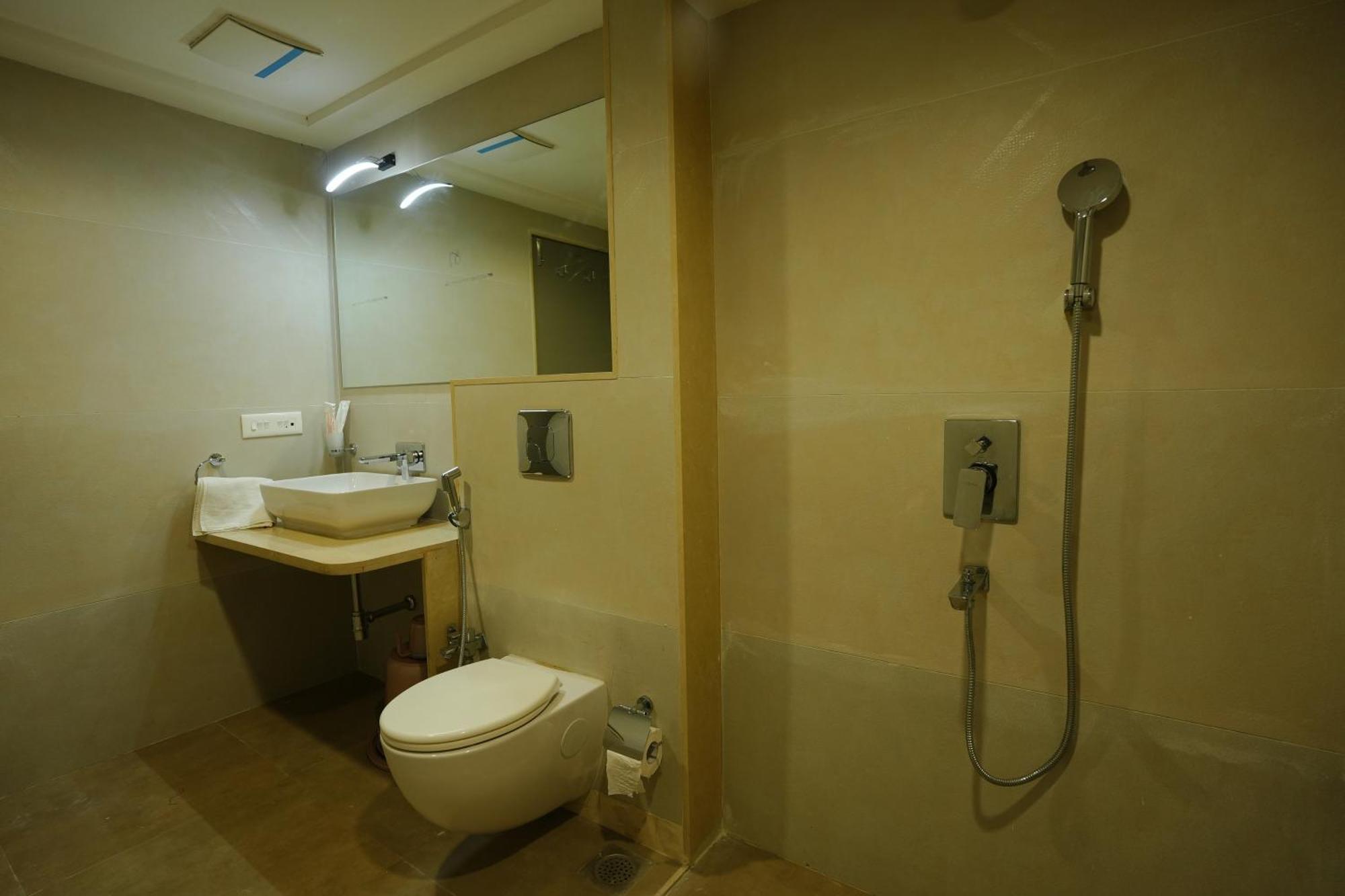 Hotel 6 Seasons, Koregoan Park, Pune Luaran gambar
