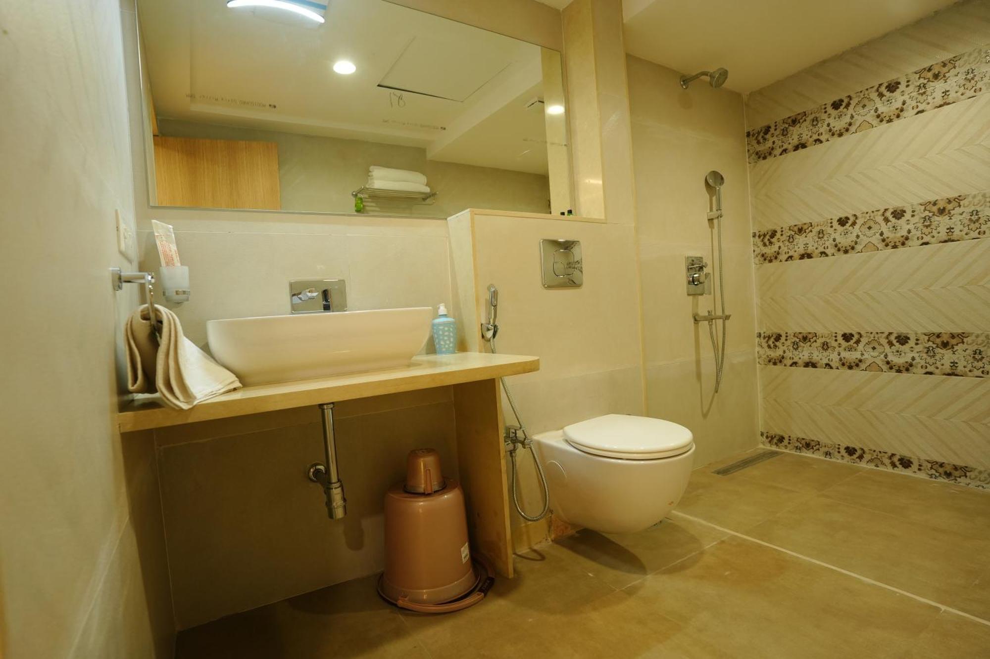 Hotel 6 Seasons, Koregoan Park, Pune Luaran gambar