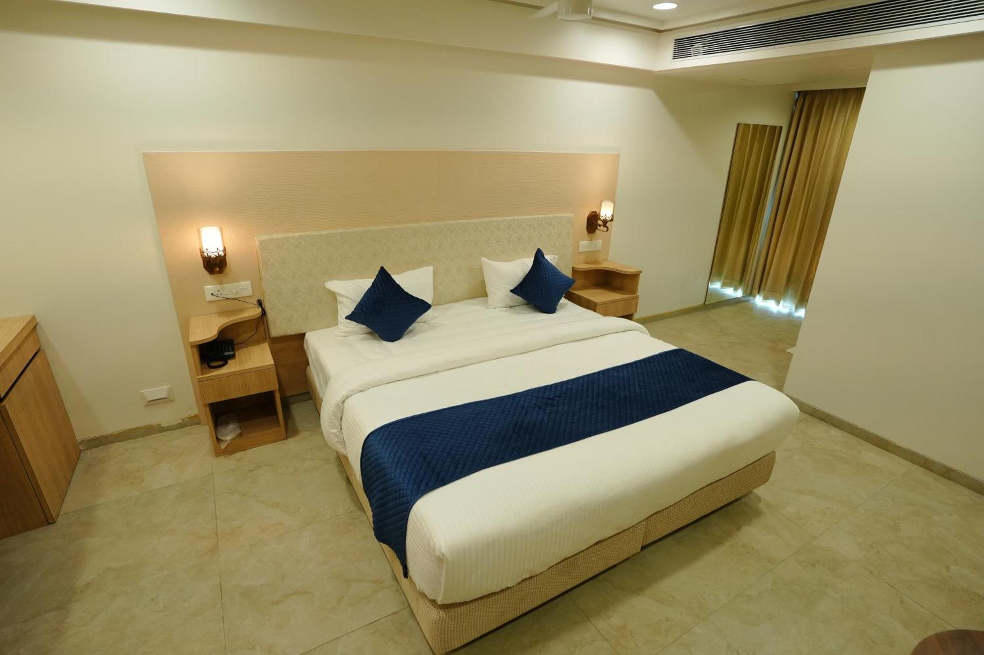 Hotel 6 Seasons, Koregoan Park, Pune Luaran gambar