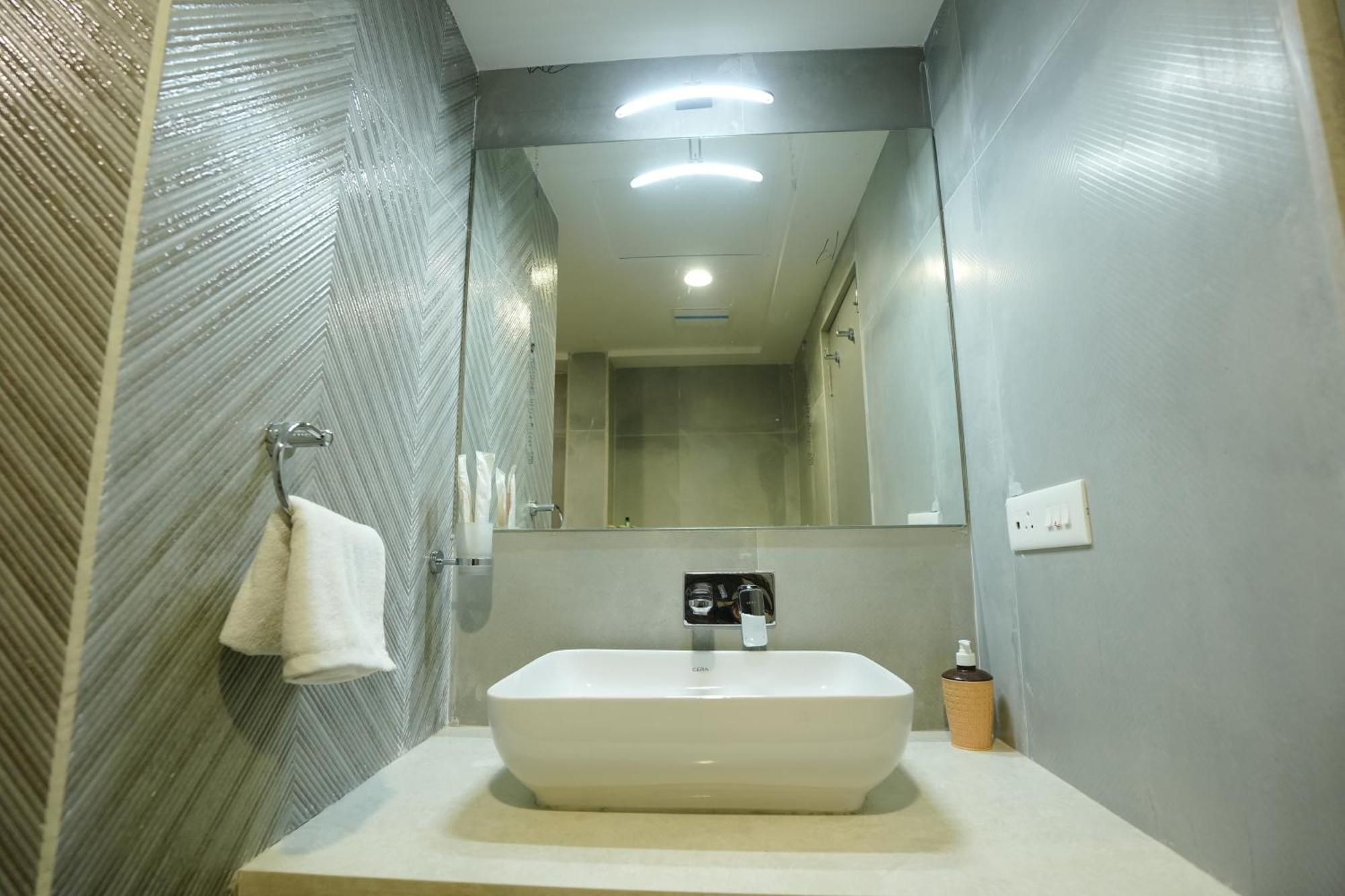 Hotel 6 Seasons, Koregoan Park, Pune Luaran gambar